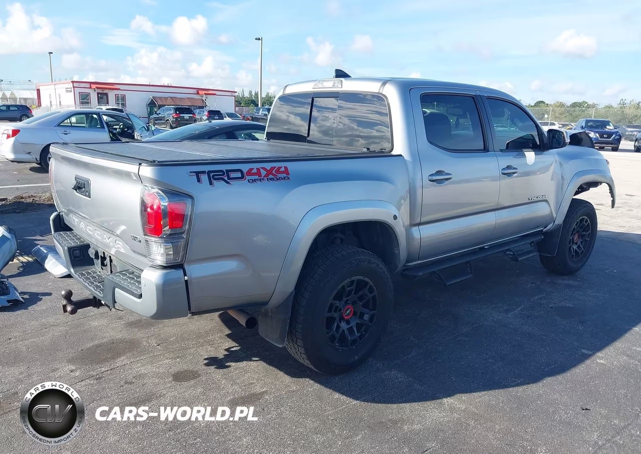 2017 Toyota Tacoma Trd Sport VIN:5TFCZ5AN0HX093843 - 4
