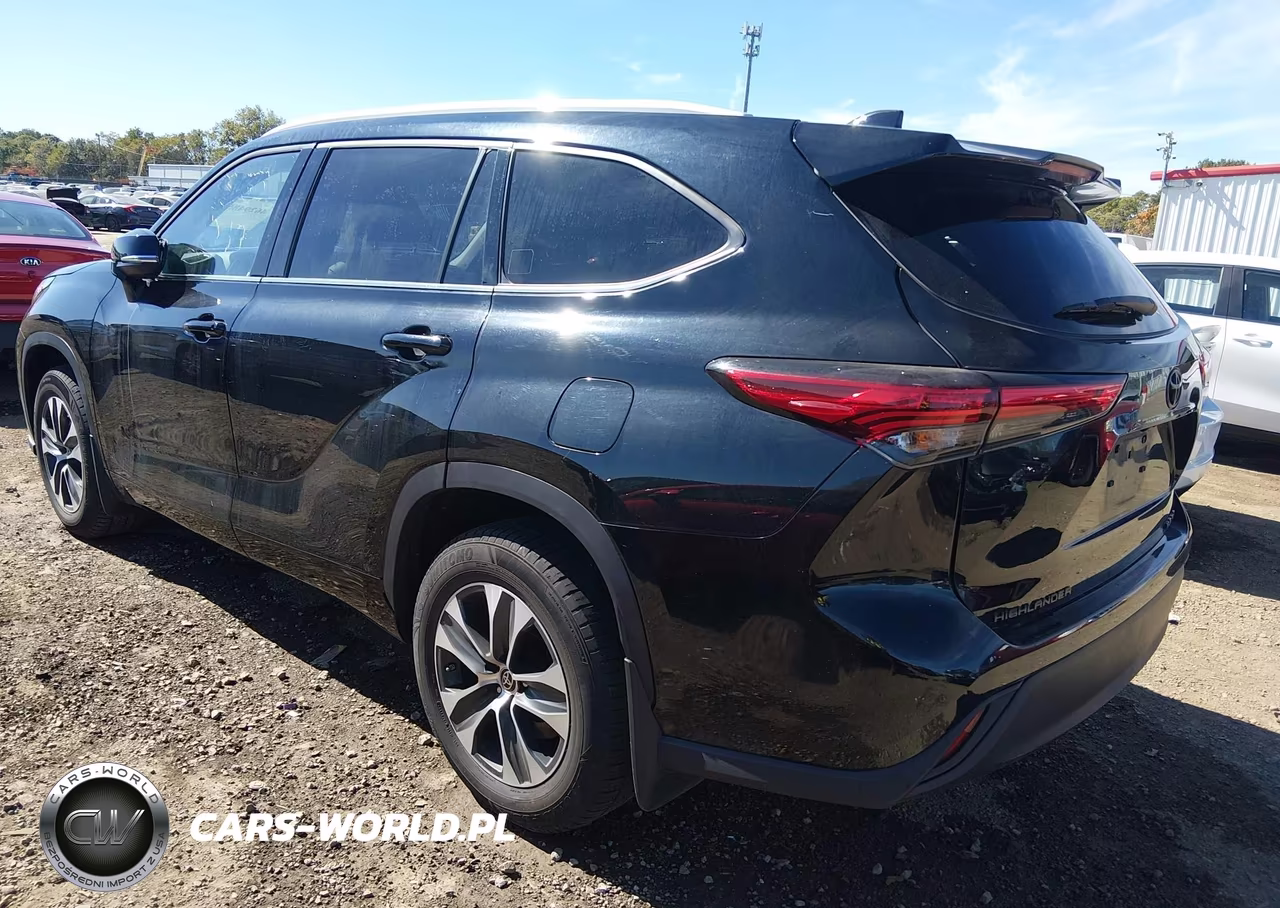 2022 Toyota Highlander Xle VIN:5TDHZRBH2NS162751 - 3