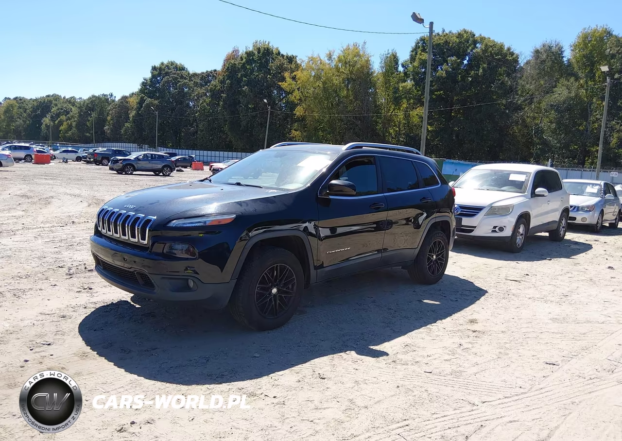 2018 Jeep Cherokee Latitude Fwd VIN:1C4PJLCB2JD519085 - 2
