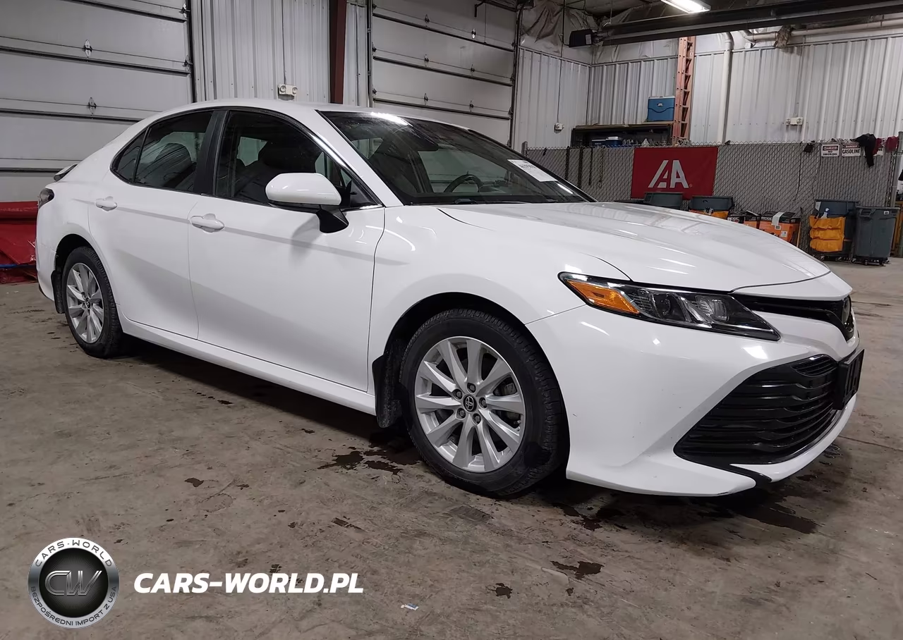 2018 Toyota Camry Le – zdjęcie 1 z 18