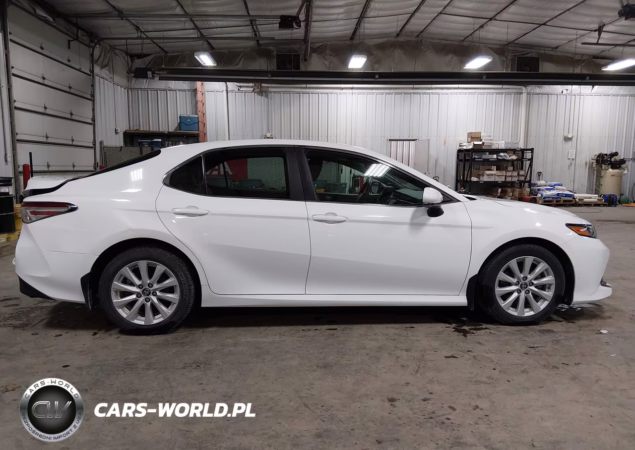 2018 Toyota Camry Le VIN:4T1B11HK8JU607402 - 13