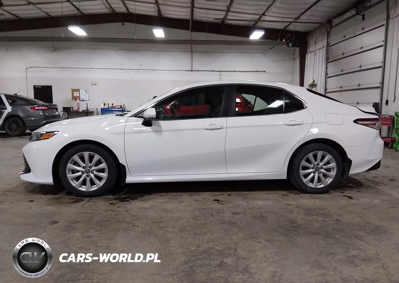 2018 Toyota Camry Le VIN:4T1B11HK8JU607402 - 14