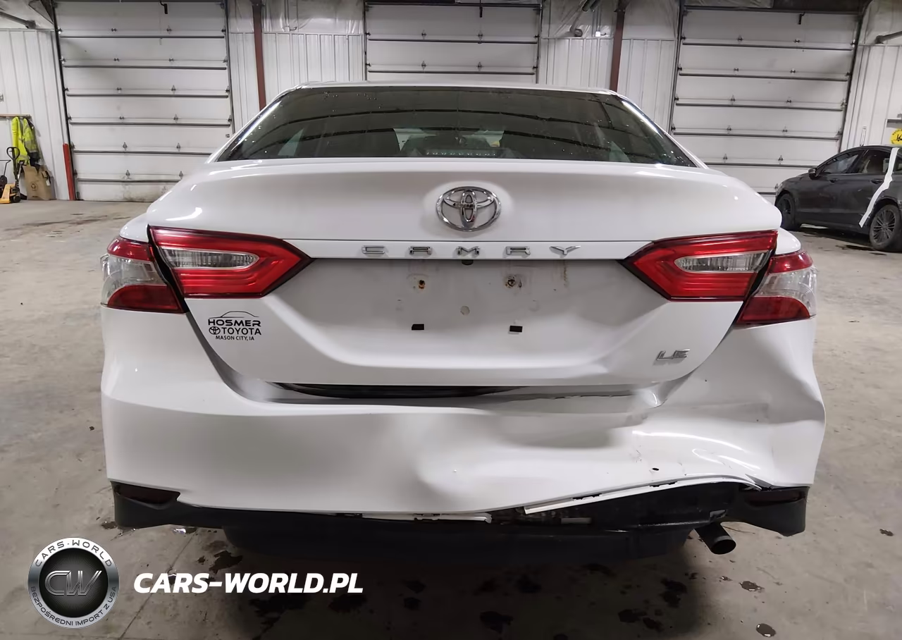 2018 Toyota Camry Le VIN:4T1B11HK8JU607402 - 16