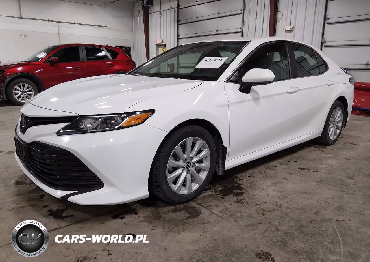 2018 Toyota Camry Le VIN:4T1B11HK8JU607402 - 2