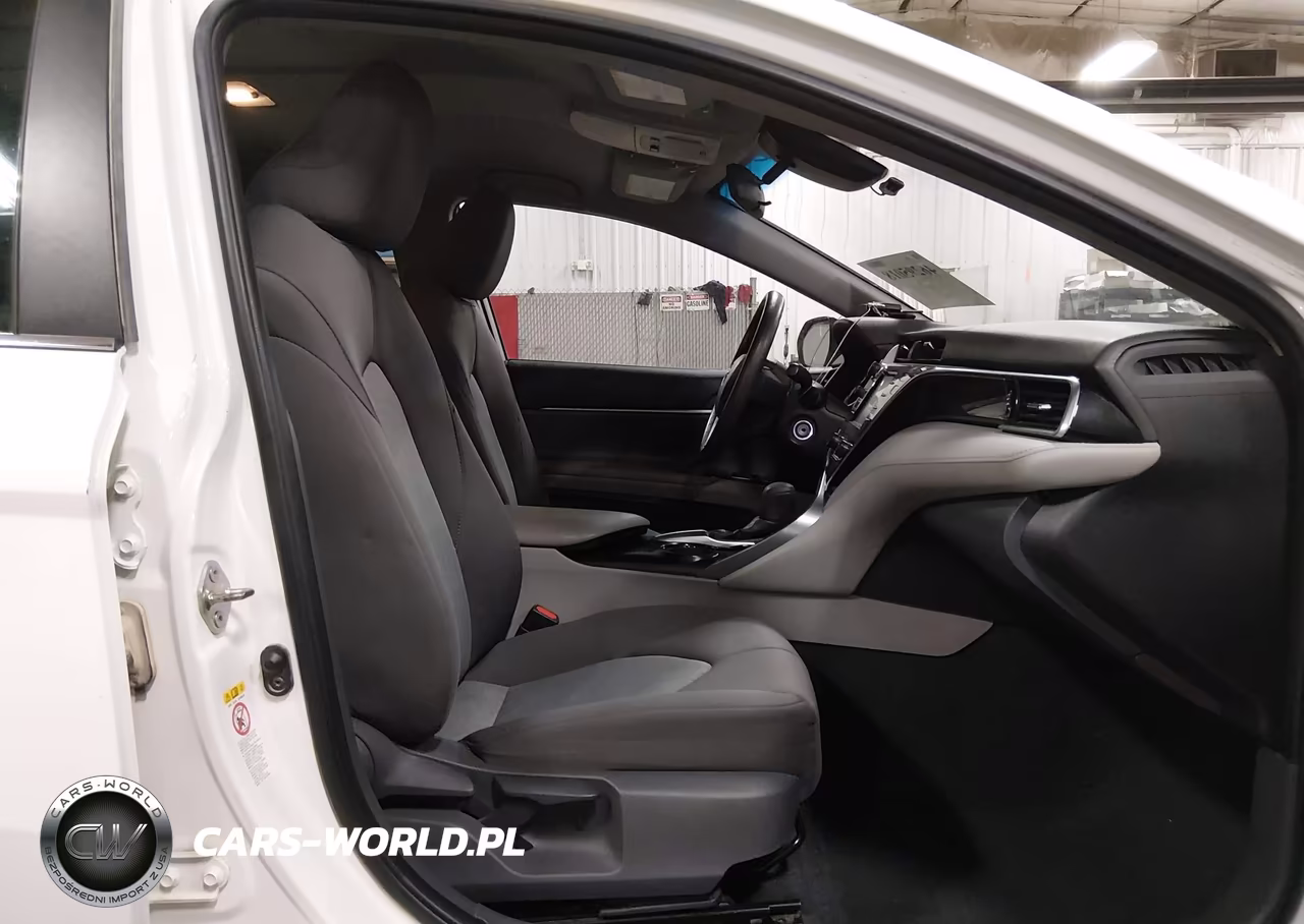 2018 Toyota Camry Le VIN:4T1B11HK8JU607402 - 5