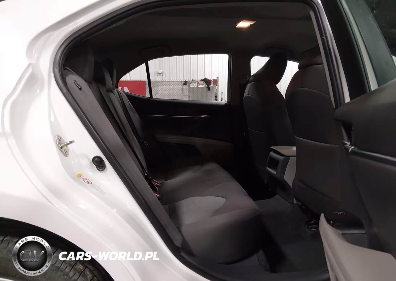 2018 Toyota Camry Le VIN:4T1B11HK8JU607402 - 8