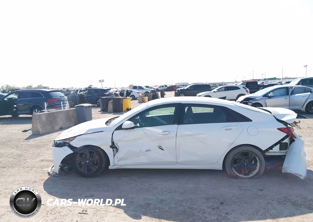 2023 Hyundai Elantra Sel VIN:5NPLM4AG2PH103812 - 13