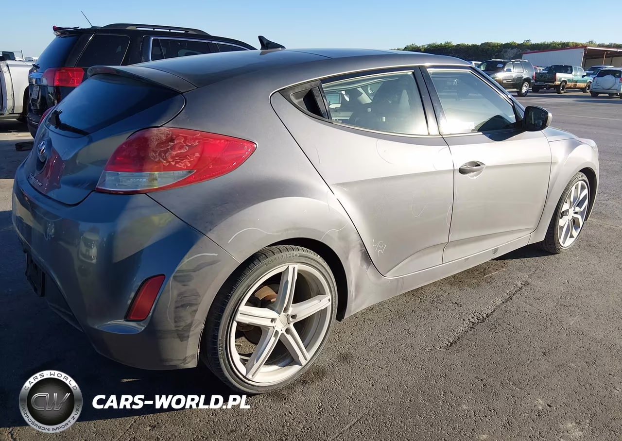 2013 Hyundai Veloster Base W-Black VIN:KMHTC6AD5DU105152 - 4