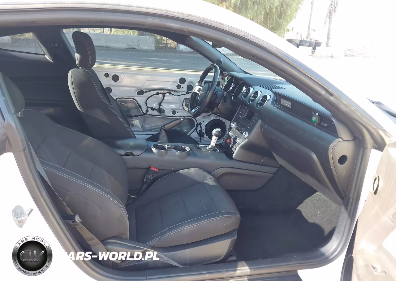 2017 Ford Mustang V6 VIN:1FA6P8AM6H5336200 - 5