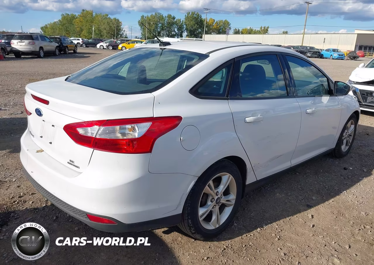 2014 Ford Focus Se VIN:1FADP3F26EL211982 - 4