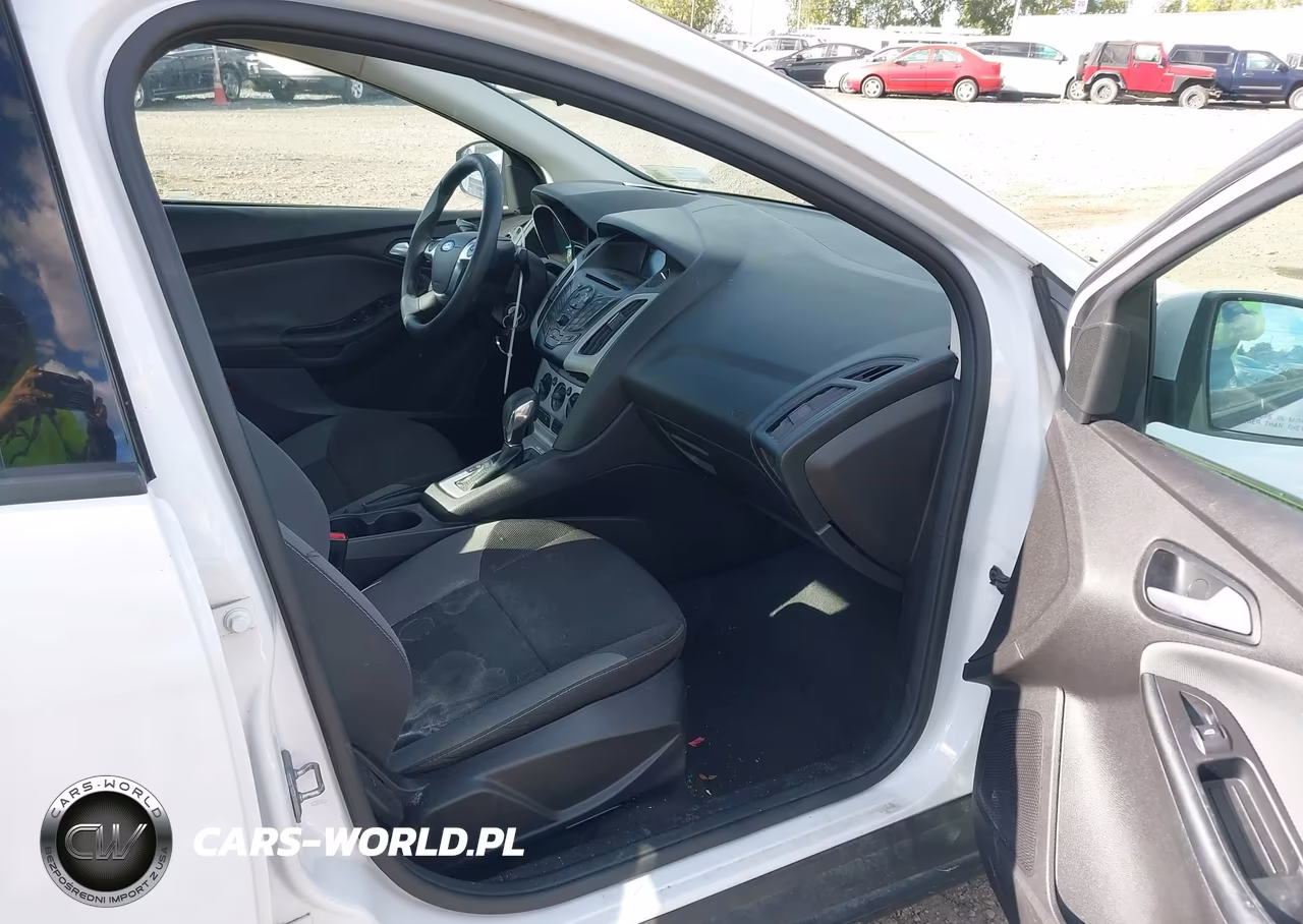 2014 Ford Focus Se VIN:1FADP3F26EL211982 - 5