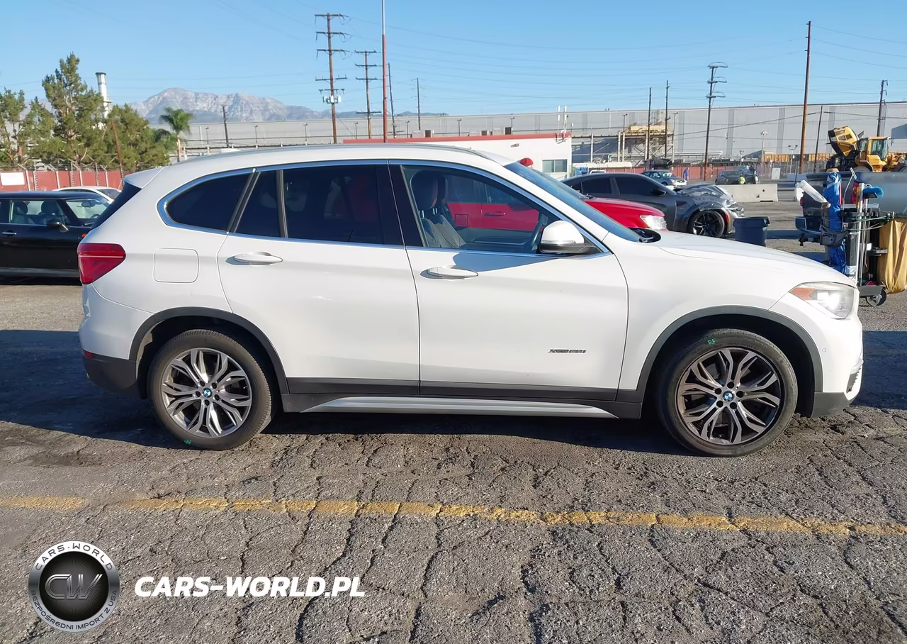 2017 BMW X1 xDrive28I VIN:WBXHT3Z39H4A64945 - 13