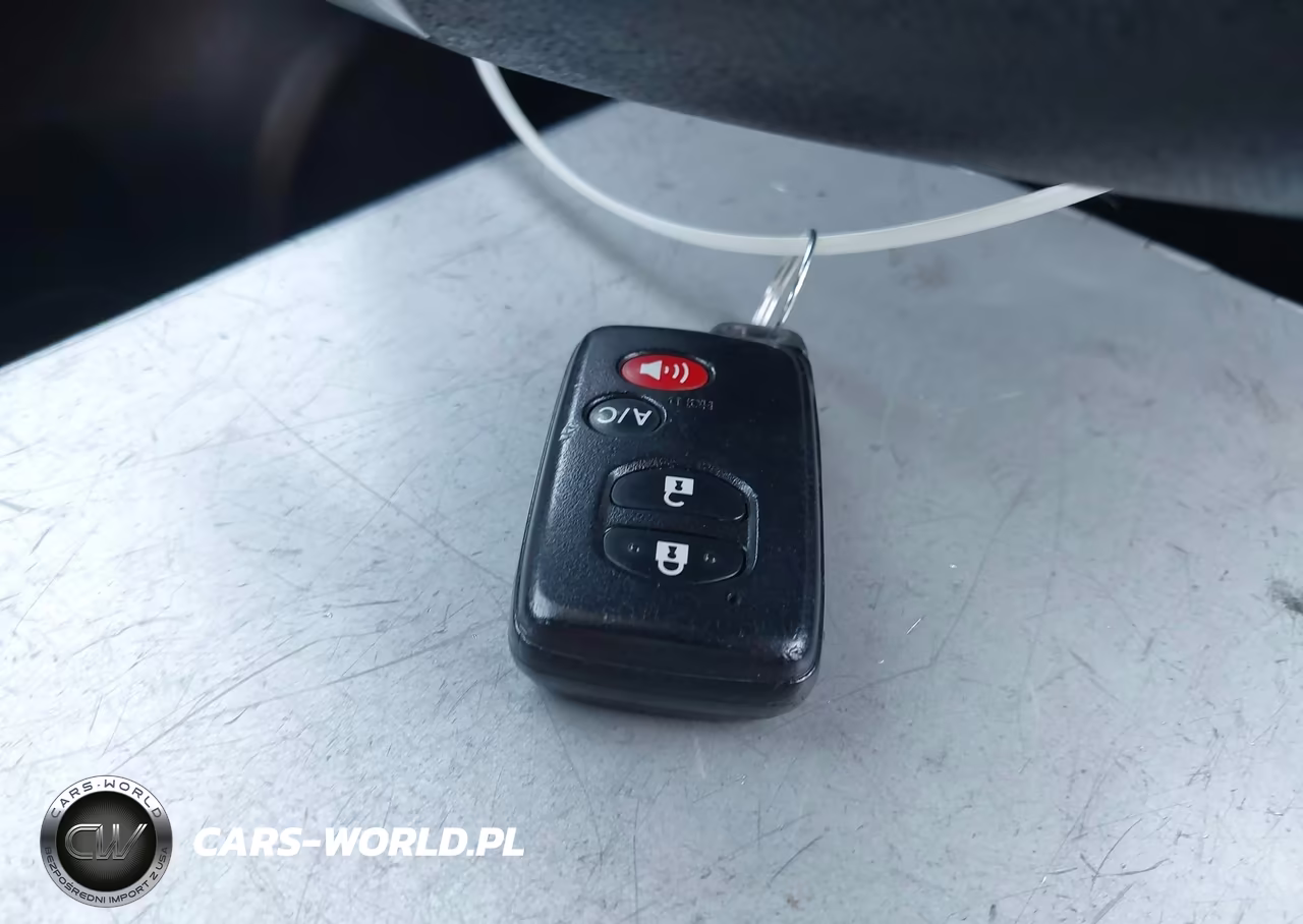 2015 Toyota Prius Plug-In VIN:JTDKN3DP8F3074051 - 11