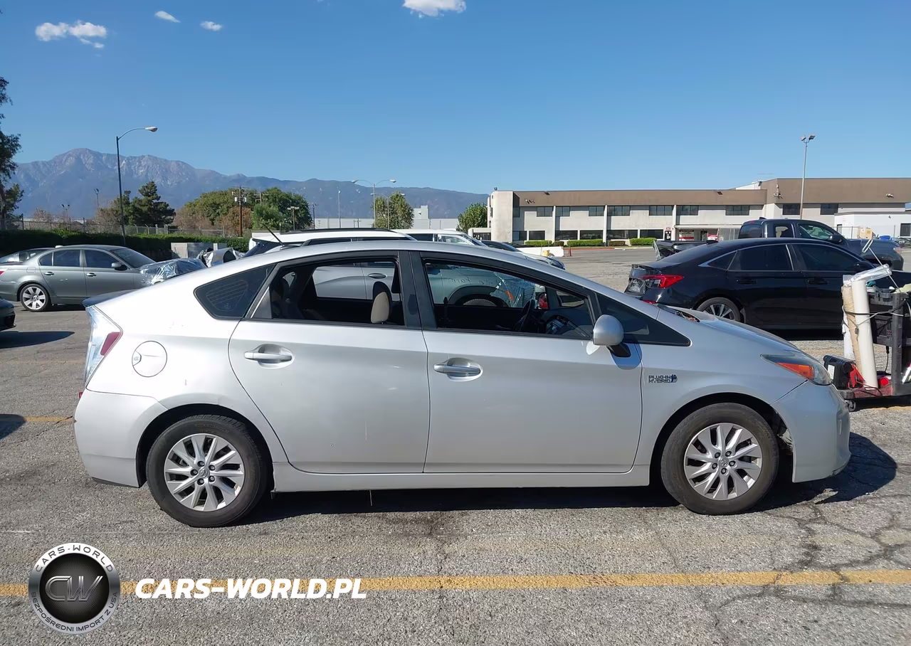 2015 Toyota Prius Plug-In VIN:JTDKN3DP8F3074051 - 13