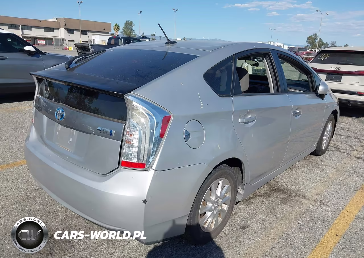 2015 Toyota Prius Plug-In VIN:JTDKN3DP8F3074051 - 4