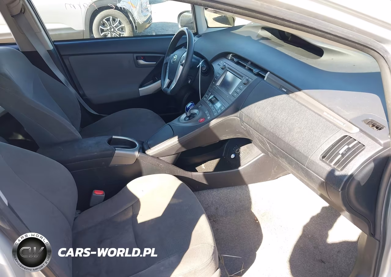 2015 Toyota Prius Plug-In VIN:JTDKN3DP8F3074051 - 5
