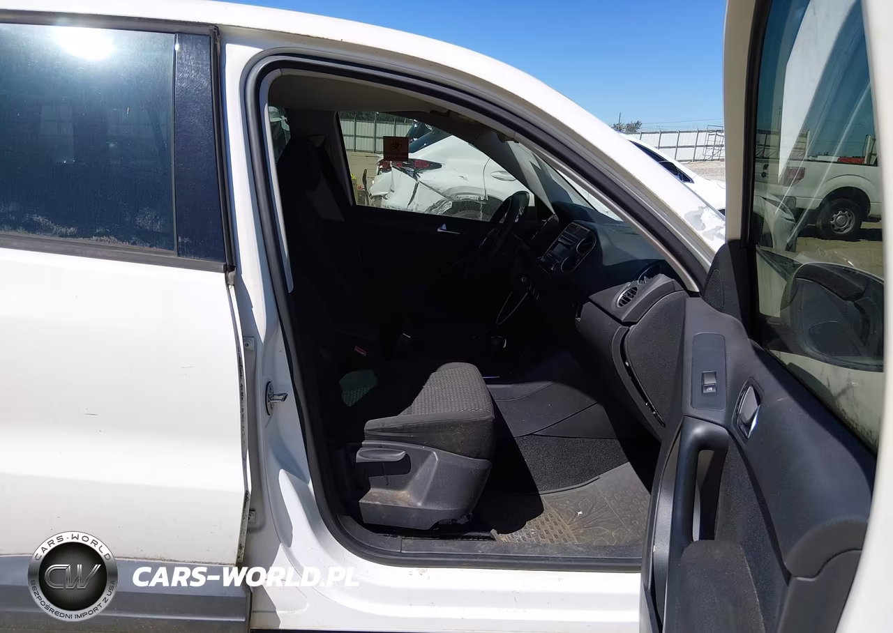 2011 Volkswagen Tiguan S VIN:WVGAV7AX2BW554601 - 5