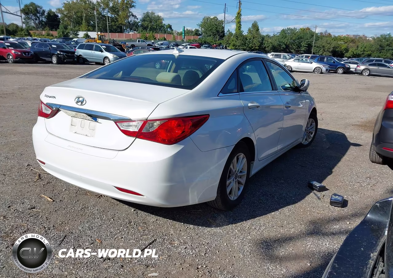 2013 Hyundai Sonata Gls VIN:5NPEB4AC5DH726641 - 4