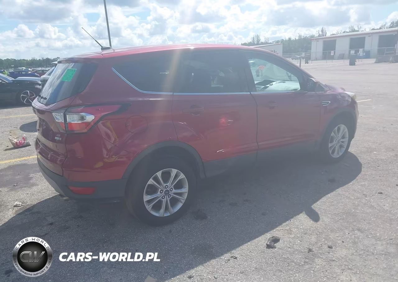 2017 Ford Escape Se VIN:1FMCU9GD7HUE65566 - 4