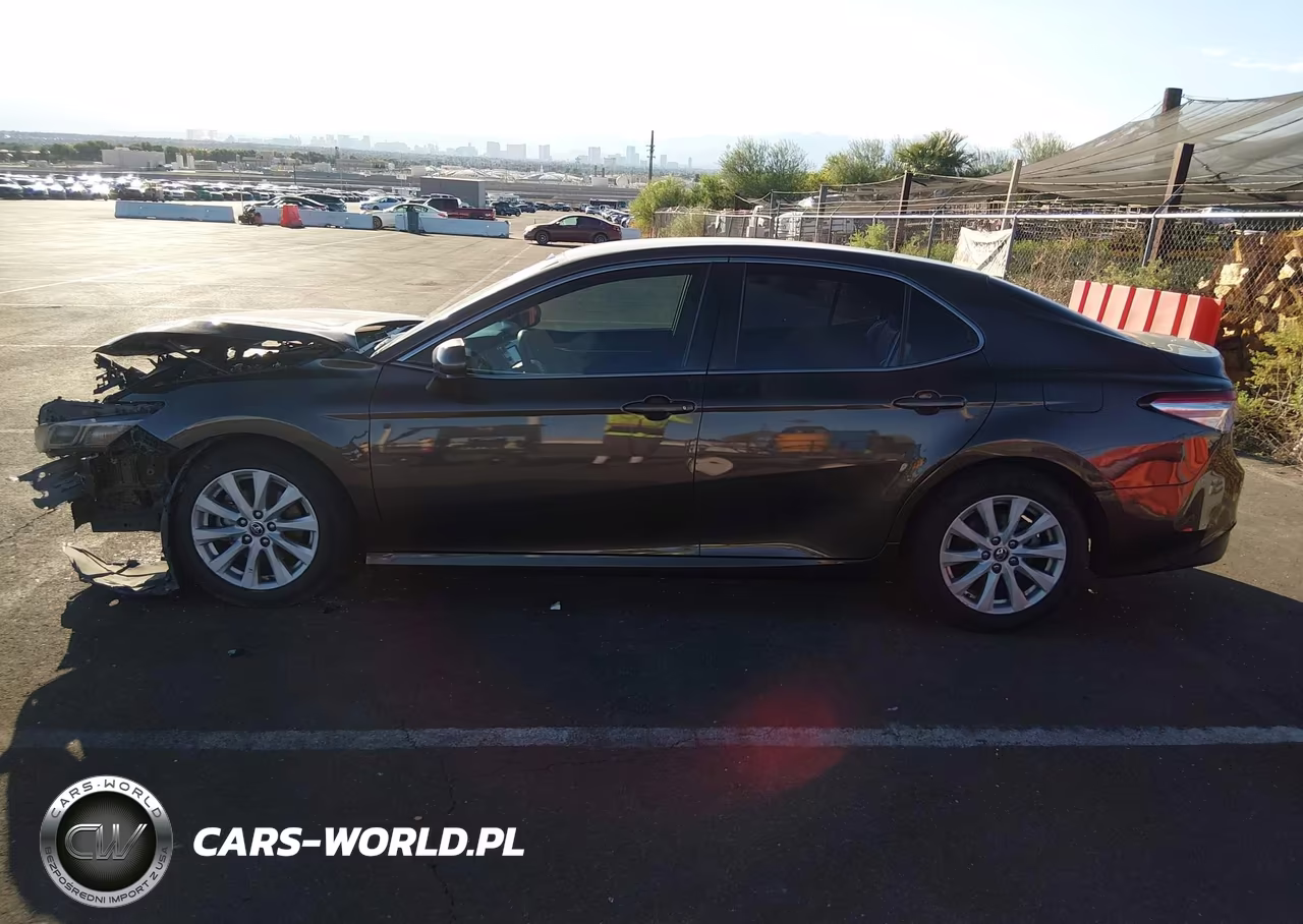 2018 Toyota Camry Le VIN:JTNB11HK2J3046880 - 15