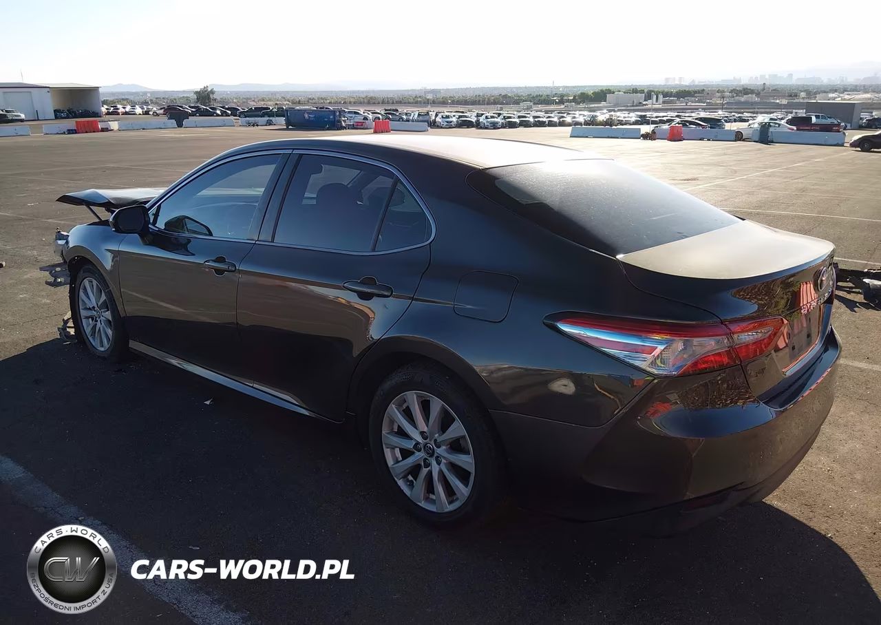 2018 Toyota Camry Le VIN:JTNB11HK2J3046880 - 3