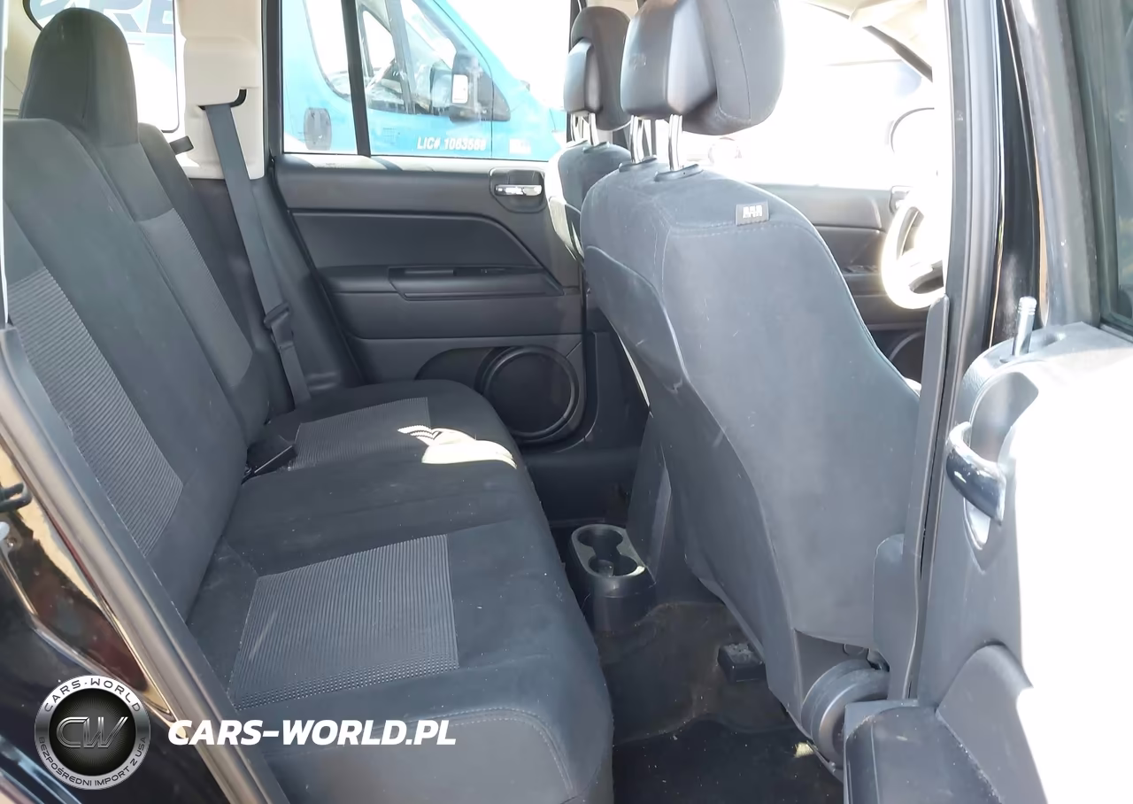 2014 Jeep Compass Sport VIN:1C4NJCBA8ED843180 - 8