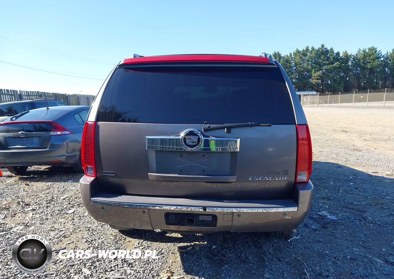 2011 Cadillac Escalade Standard VIN:1GYS3AEF2BR396539 - 17