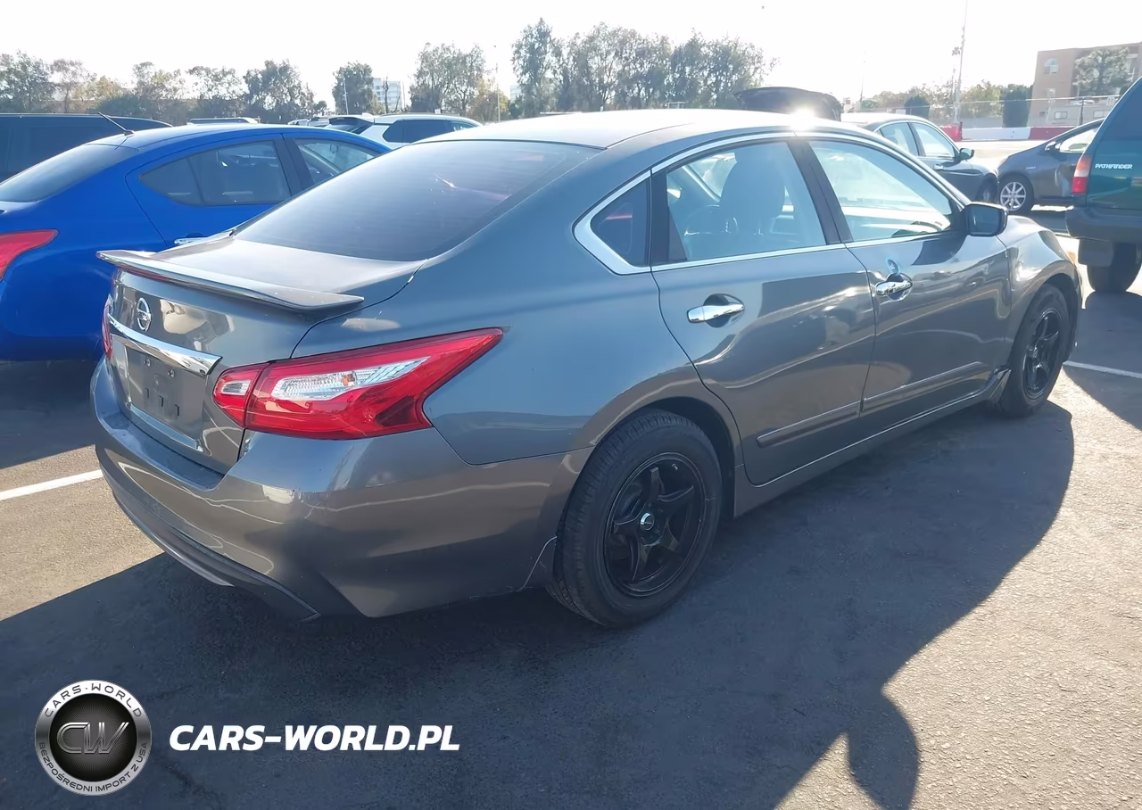 2017 Nissan Altima 2.5 S VIN:1N4AL3AP3HN318028 - 4