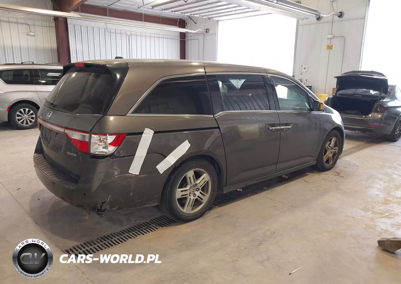 2013 Honda Odyssey Touring-Touring Elite VIN:5FNRL5H99DB027154 - 4