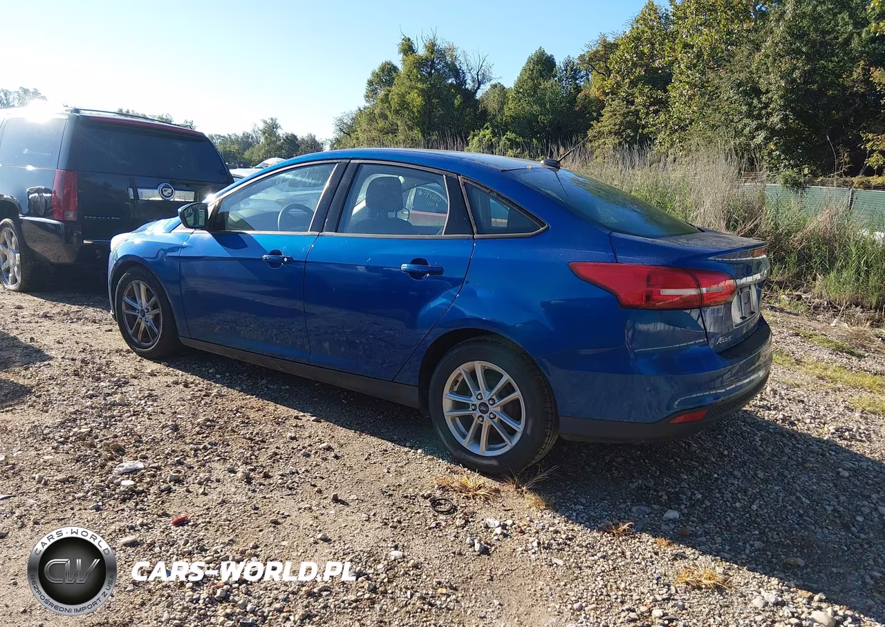 2018 Ford Focus Se VIN:1FADP3F27JL285244 - 3