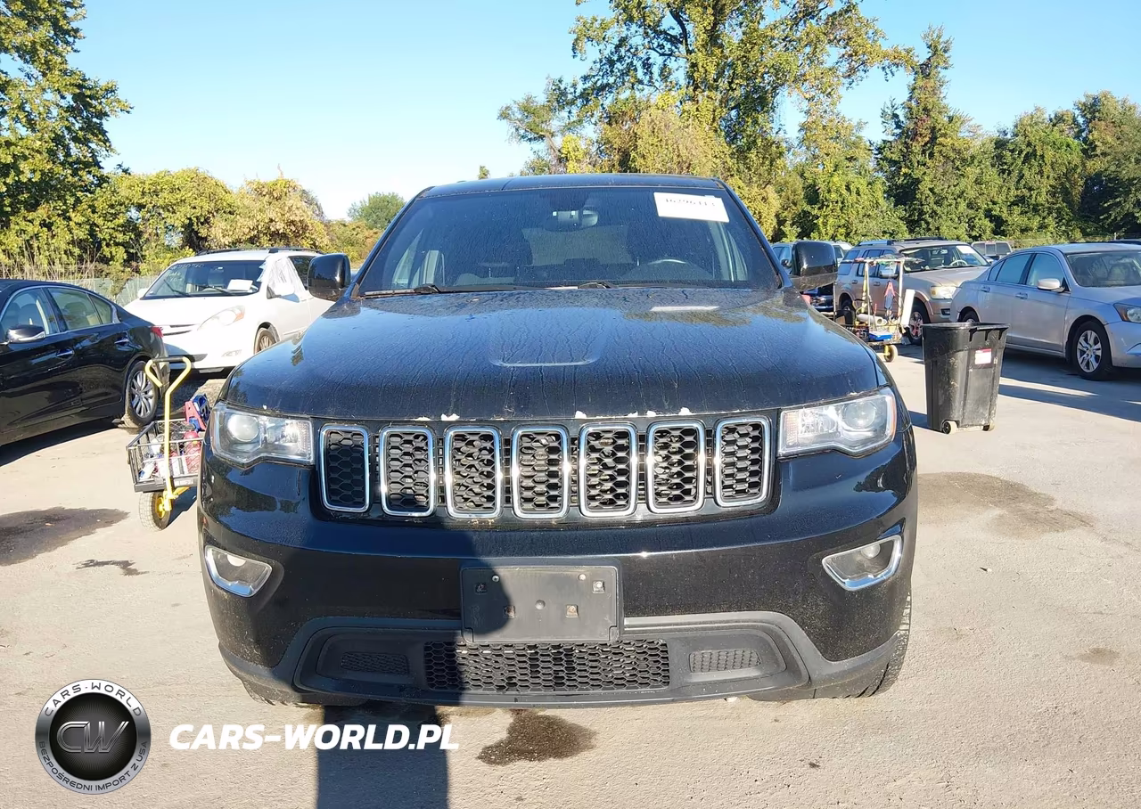 2017 Jeep Grand Cherokee Laredo 4X4 VIN:1C4RJFAGXHC754441 - 12