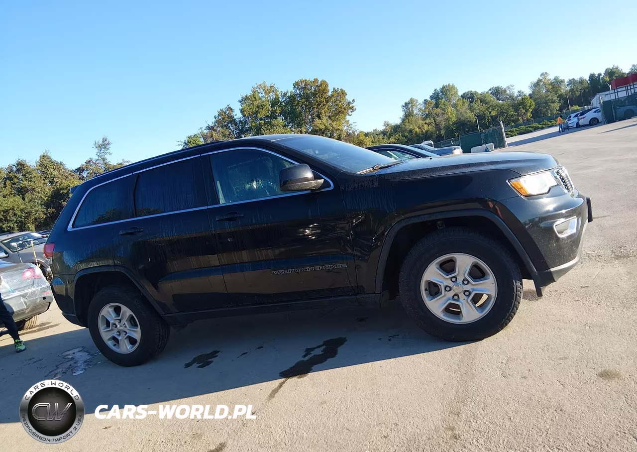 2017 Jeep Grand Cherokee Laredo 4X4 VIN:1C4RJFAGXHC754441 - 13
