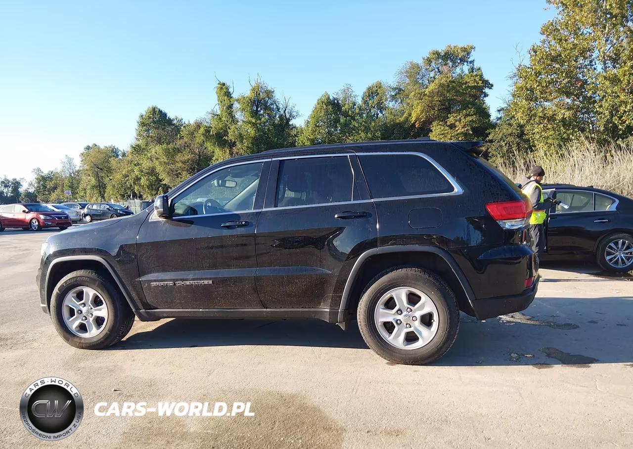 2017 Jeep Grand Cherokee Laredo 4X4 VIN:1C4RJFAGXHC754441 - 14