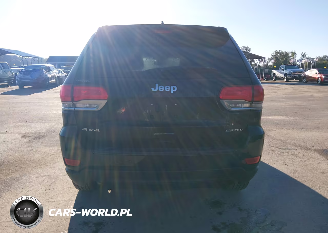 2017 Jeep Grand Cherokee Laredo 4X4 VIN:1C4RJFAGXHC754441 - 16