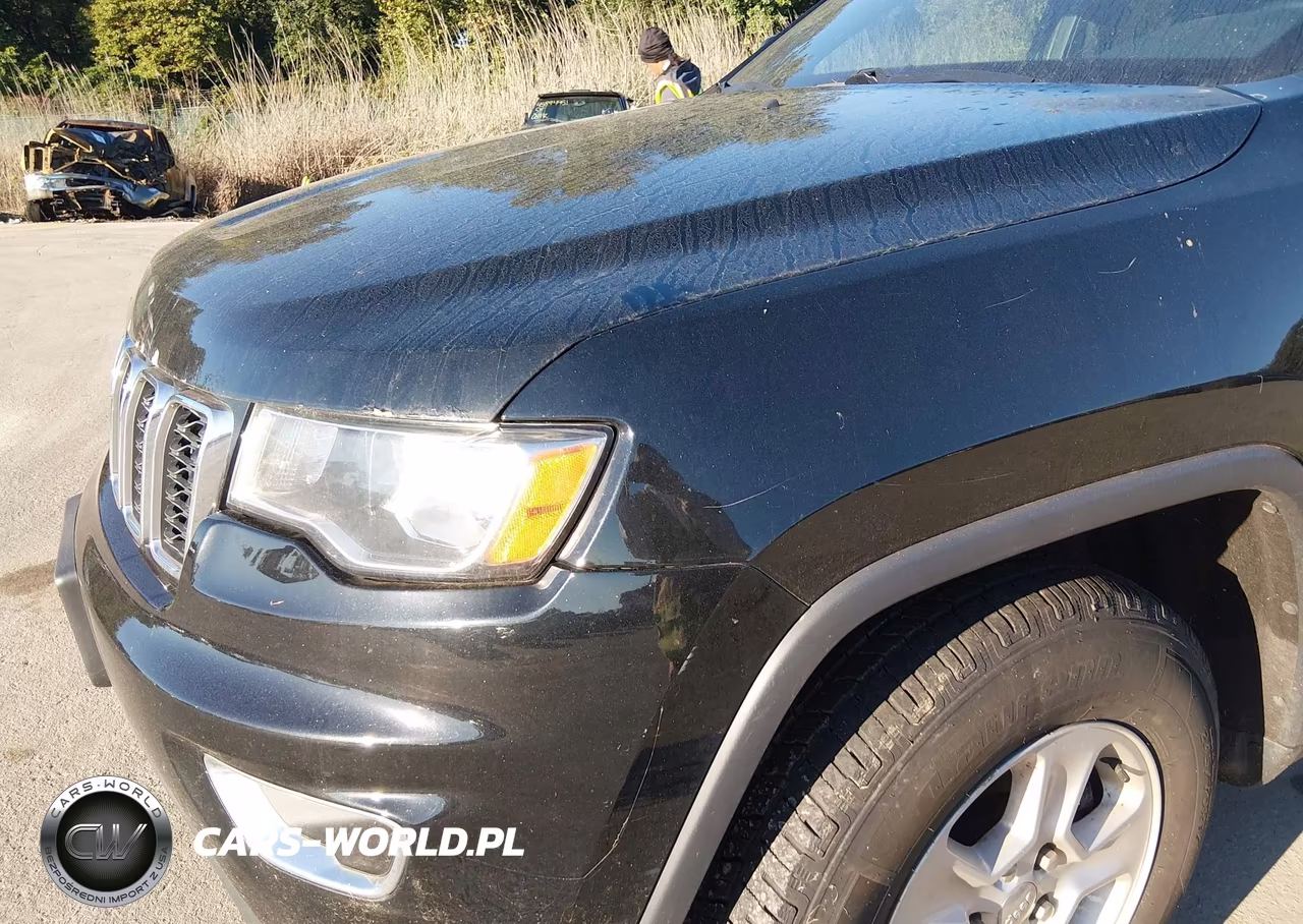 2017 Jeep Grand Cherokee Laredo 4X4 VIN:1C4RJFAGXHC754441 - 17