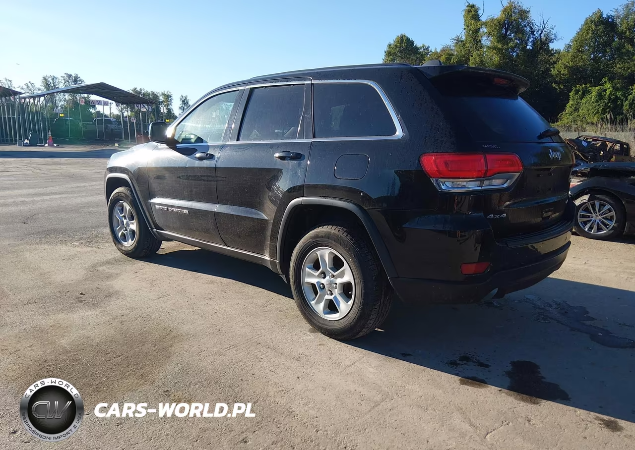 2017 Jeep Grand Cherokee Laredo 4X4 VIN:1C4RJFAGXHC754441 - 3