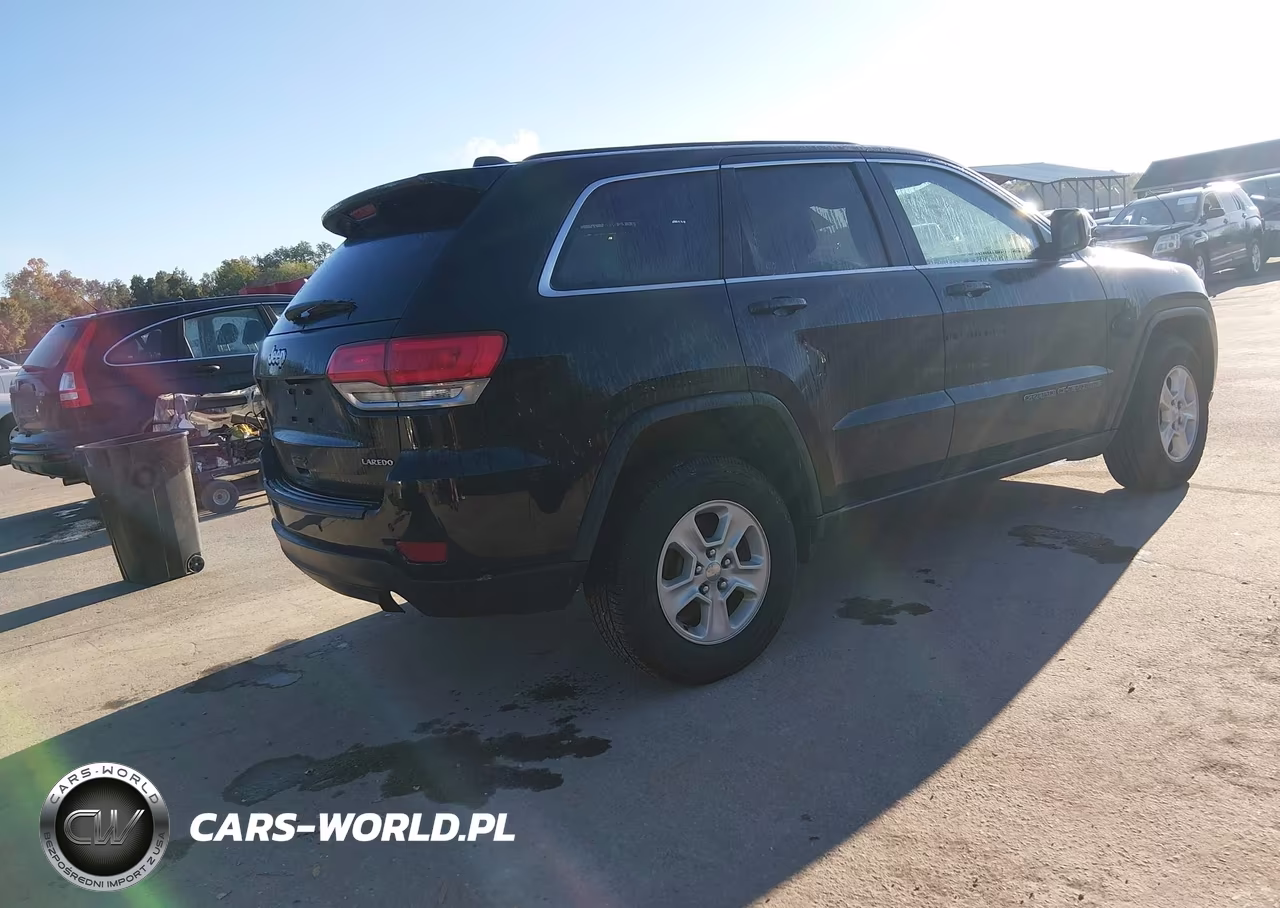 2017 Jeep Grand Cherokee Laredo 4X4 VIN:1C4RJFAGXHC754441 - 4