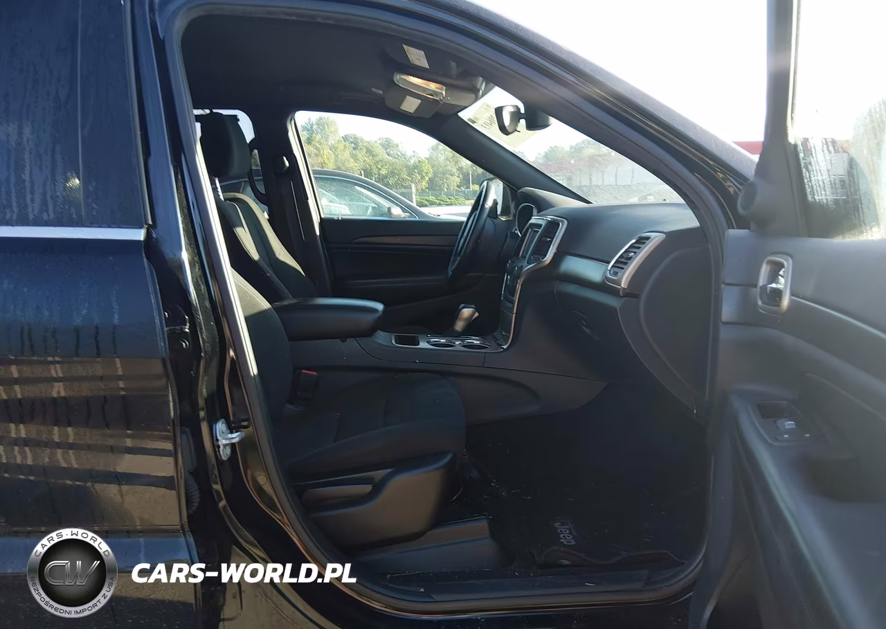 2017 Jeep Grand Cherokee Laredo 4X4 VIN:1C4RJFAGXHC754441 - 5