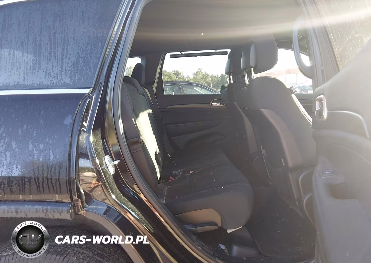 2017 Jeep Grand Cherokee Laredo 4X4 VIN:1C4RJFAGXHC754441 - 8