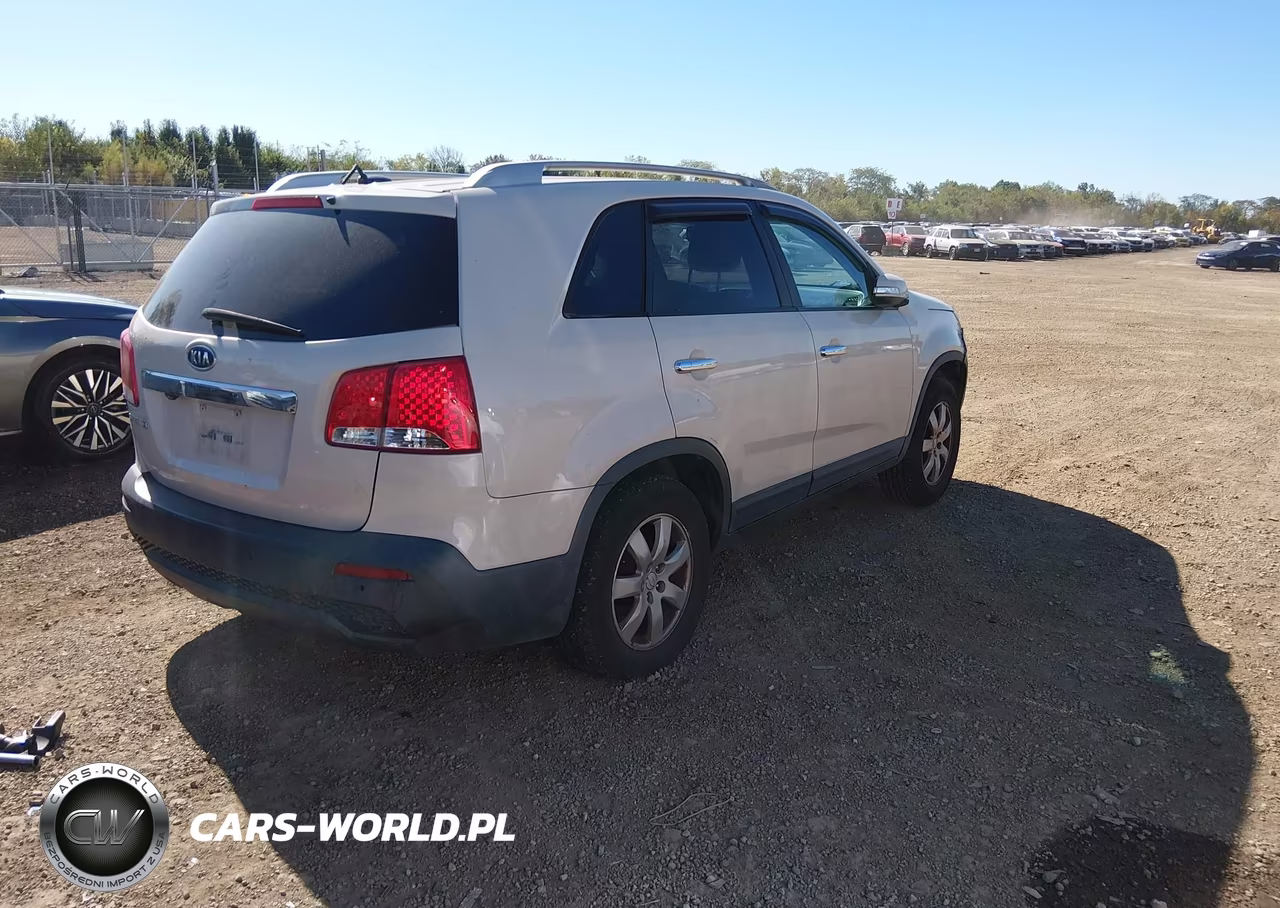 2011 Kia Sorento Lx VIN:5XYKT3A1XBG115260 - 4