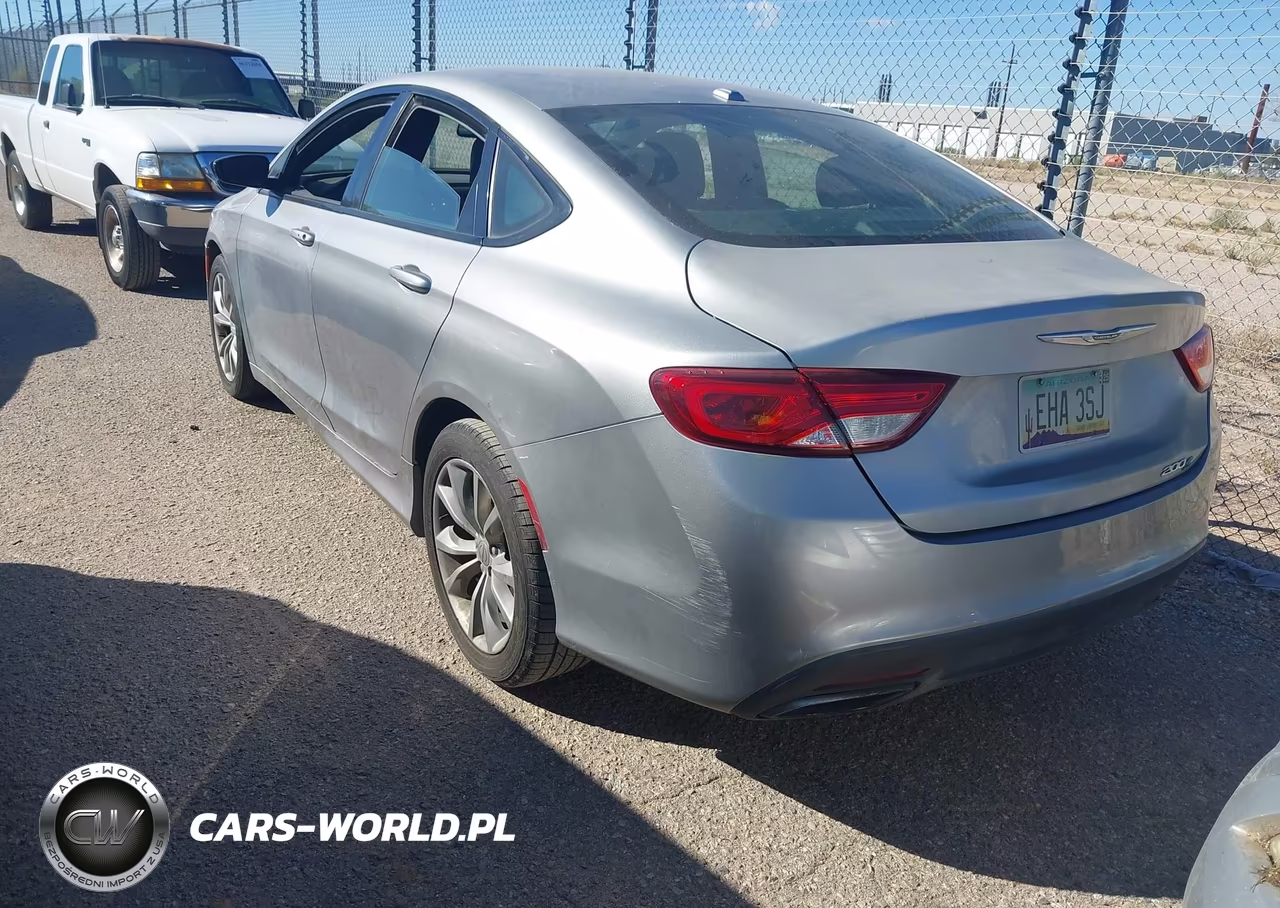 2015 Chrysler 200 S VIN:1C3CCCBB0FN725764 - 3