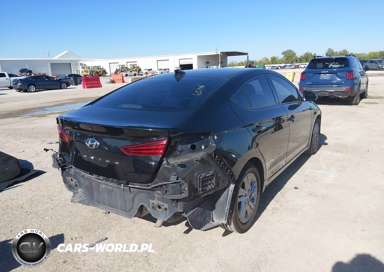 2019 Hyundai Elantra Sel VIN:5NPD84LF2KH493770 - 4