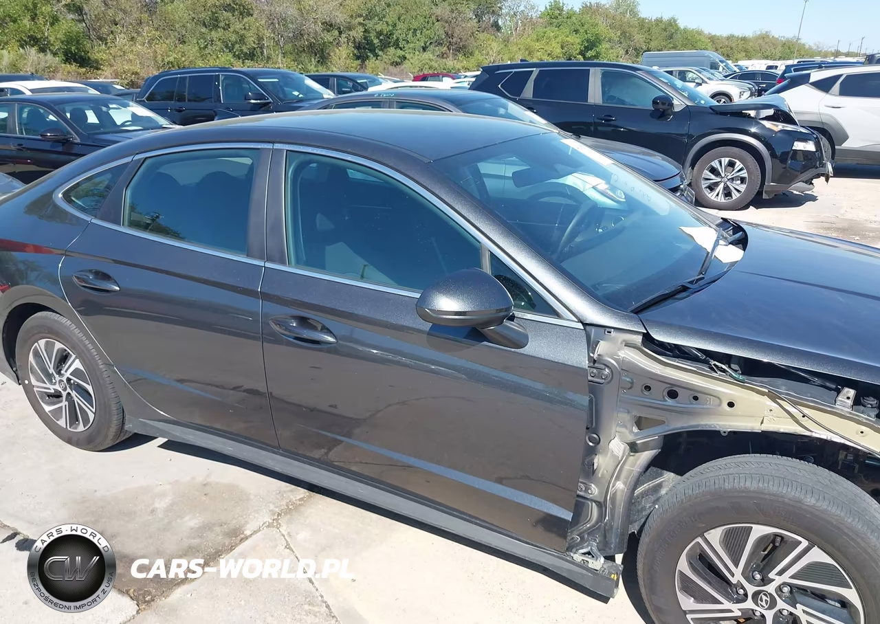 2026 Hyundai Sonata Hybrid Blue VIN:KMHL24JJ2TA173647 - 13