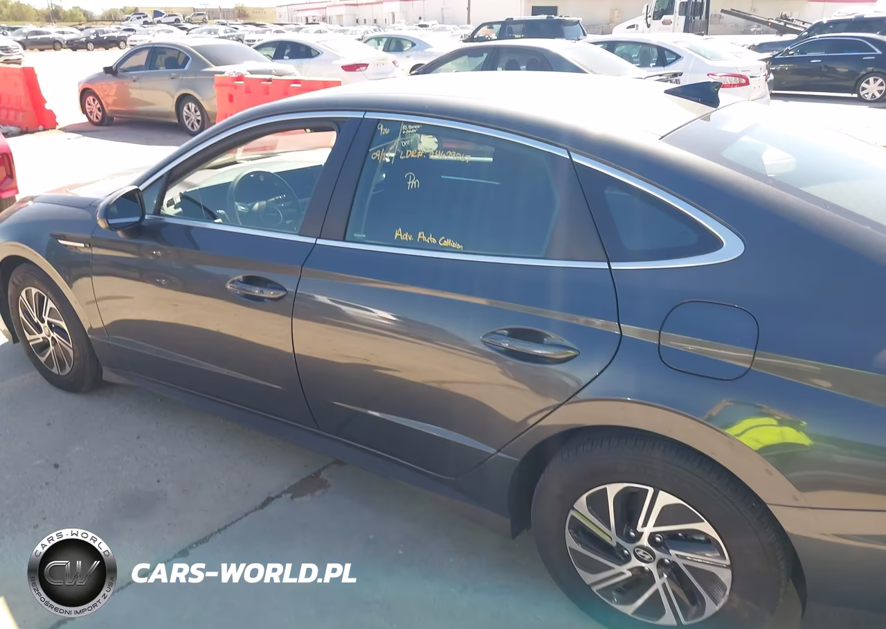 2026 Hyundai Sonata Hybrid Blue VIN:KMHL24JJ2TA173647 - 14