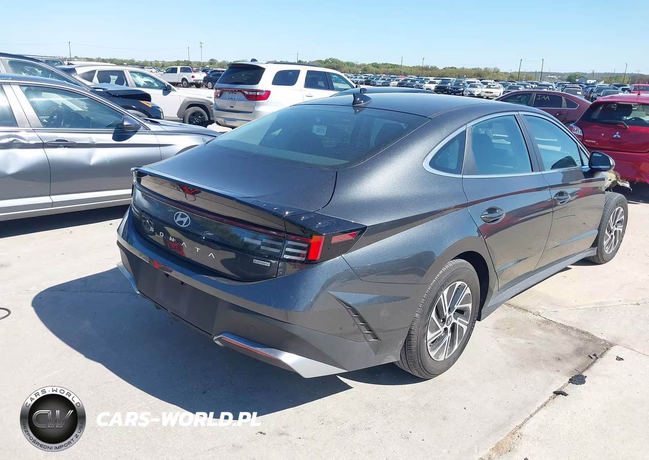 2026 Hyundai Sonata Hybrid Blue VIN:KMHL24JJ2TA173647 - 4
