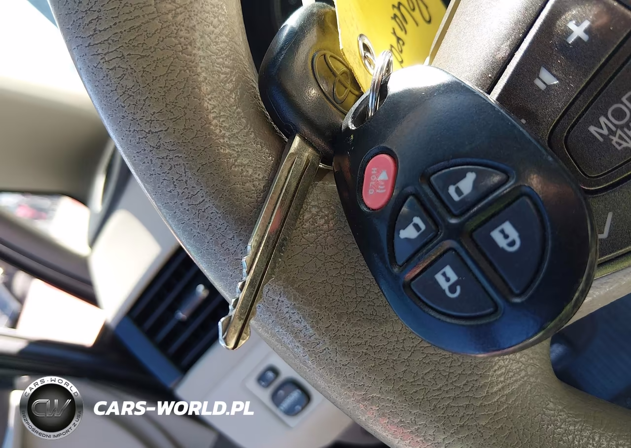 2013 Toyota Sienna Le V6 8 Passenger VIN:5TDKK3DCXDS281669 - 11