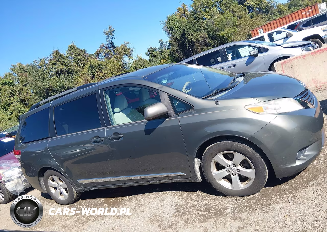 2013 Toyota Sienna Le V6 8 Passenger VIN:5TDKK3DCXDS281669 - 14