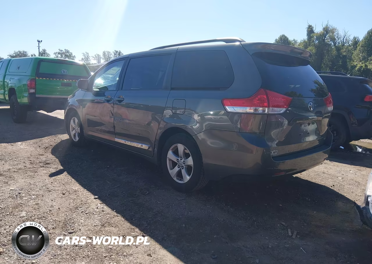 2013 Toyota Sienna Le V6 8 Passenger VIN:5TDKK3DCXDS281669 - 3