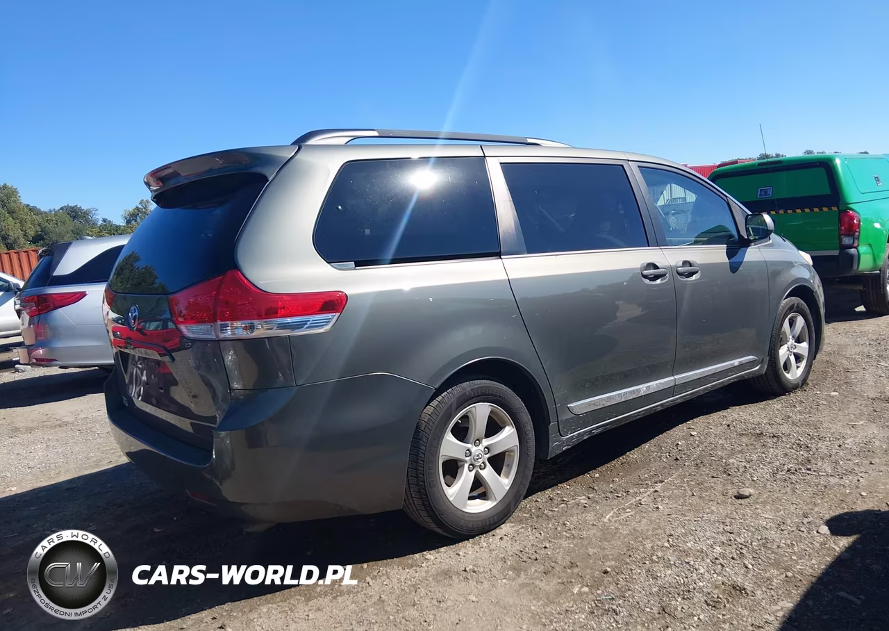 2013 Toyota Sienna Le V6 8 Passenger VIN:5TDKK3DCXDS281669 - 4