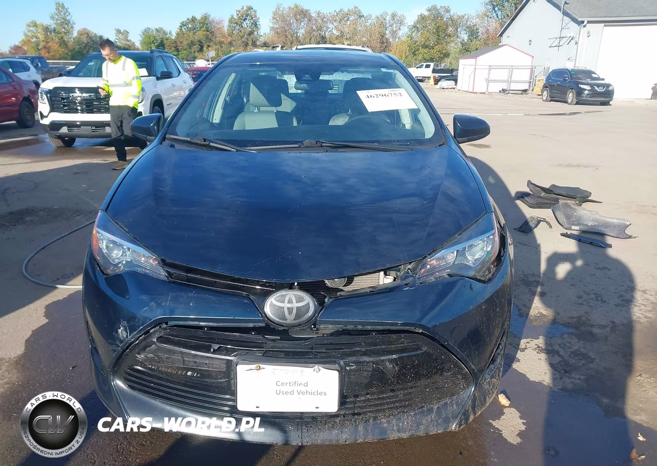 2018 Toyota Corolla Le VIN:2T1BURHE6JC101147 - 13